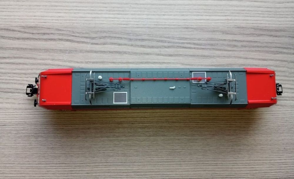 Trix Locomotiva digitala BR 185 digitala scara HO 

Tracțiune integral