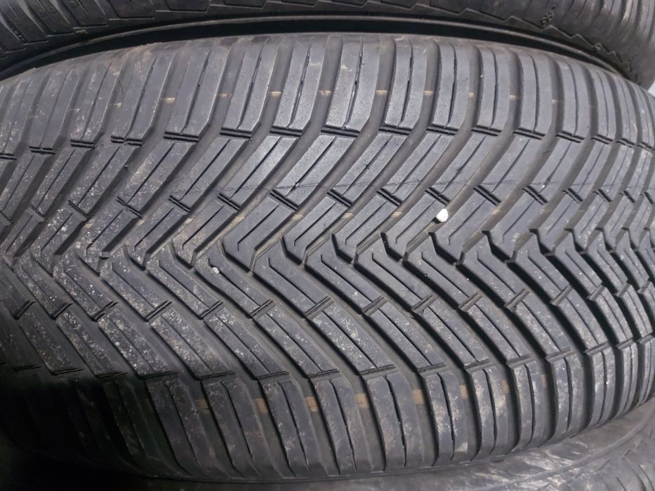 235/55R18 Continental Allseason