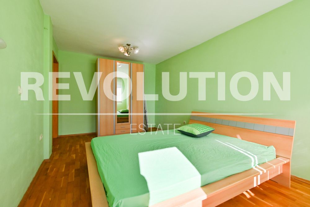 Дава се под наем Тристаен апартамент в София, Оборище - 140 кв.м за 800 € - Снимка #6