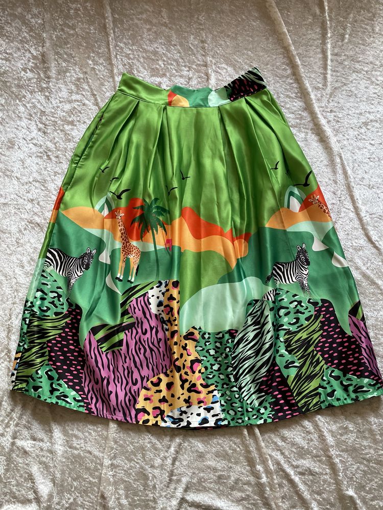 Цветна пола с уникален десен размер стандарт