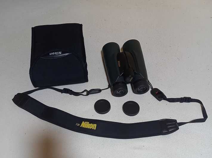 Binoclu Nikon 12x50