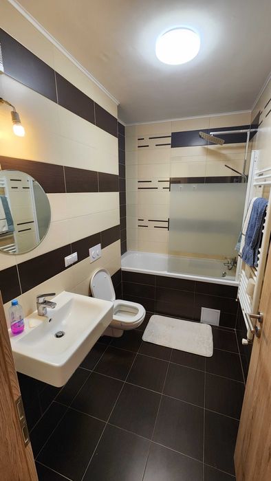 2 camere - Coresi Kasper - vedere spre Quosmo/pietonala/Coresi mall