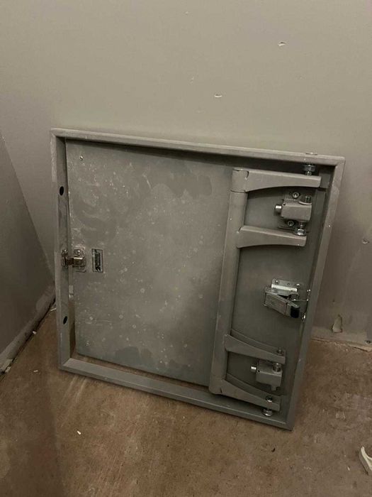 Люк скрытых инженерных систем 500*500 (Люк под Ванну) б/у