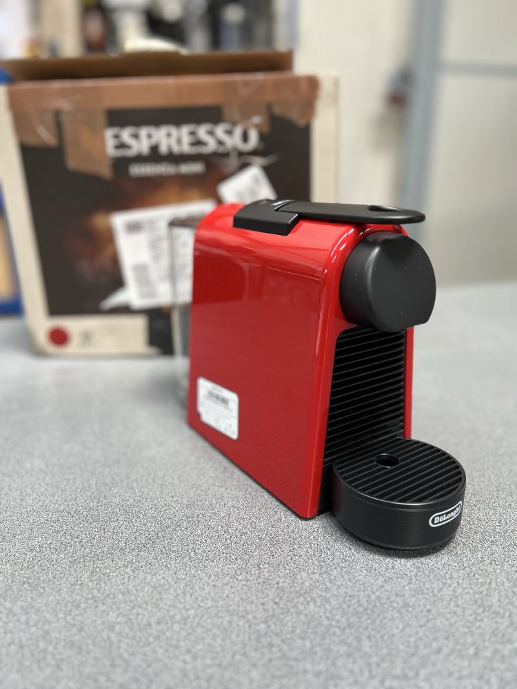 Кафемашина NESPRESSO Essenza Mini Red