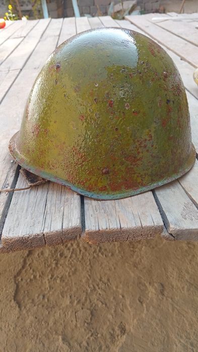 Harbiy kaska. Yili noma'lum. Sotiladi. Yerdi tagidan chiqdi