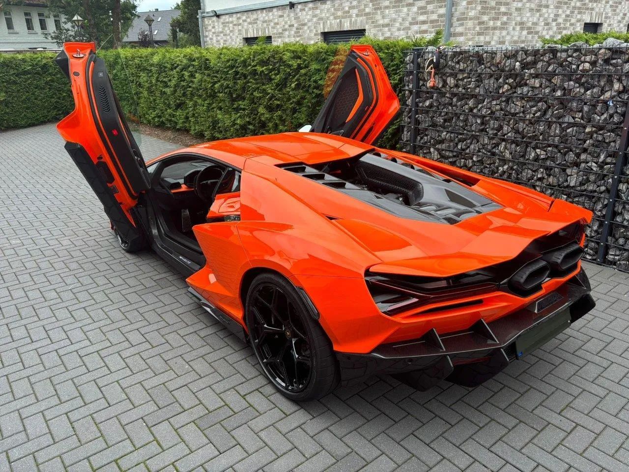 Lamborghini Revuelto