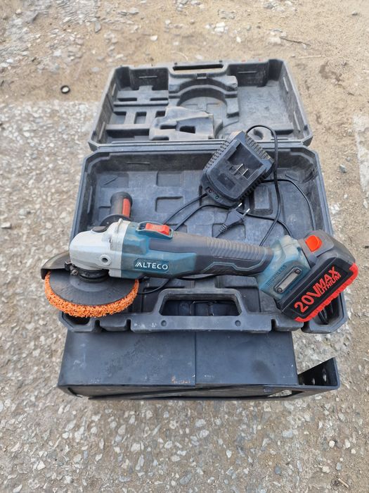 Болгарка акумуляторная бесщёточная состояние отличное ушм 125мм