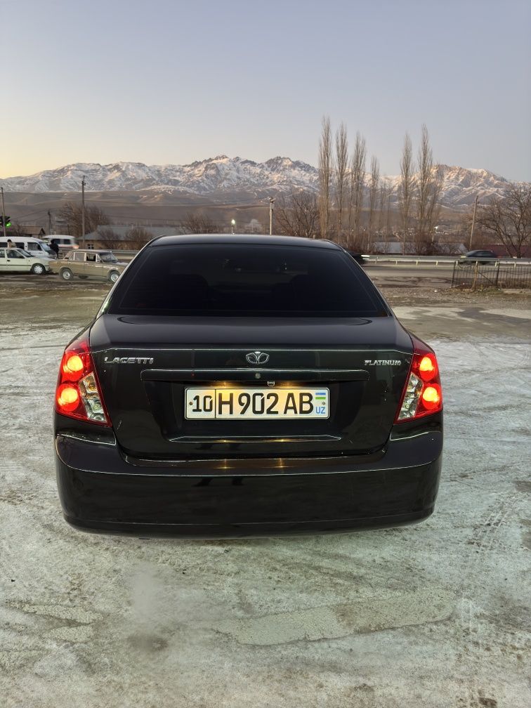 Lasetti 1.8 sotiladi