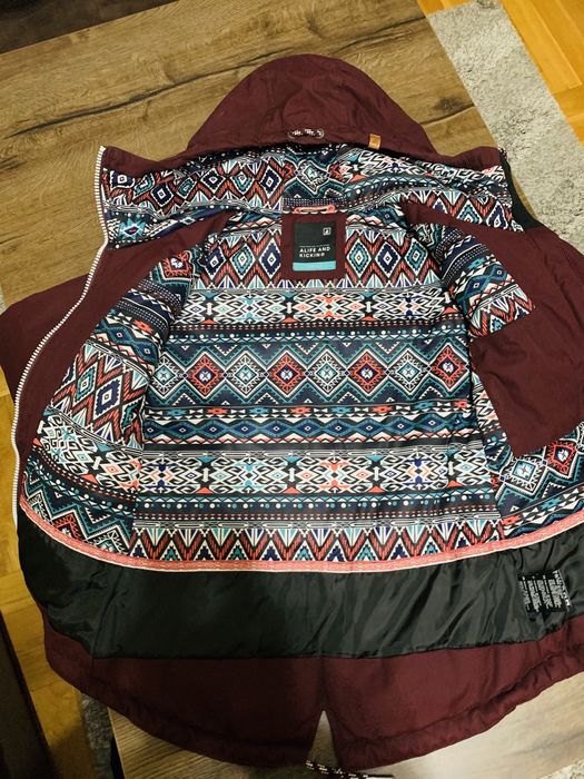Планинско яке Alife and kuckin с цветна подлата.. Раз