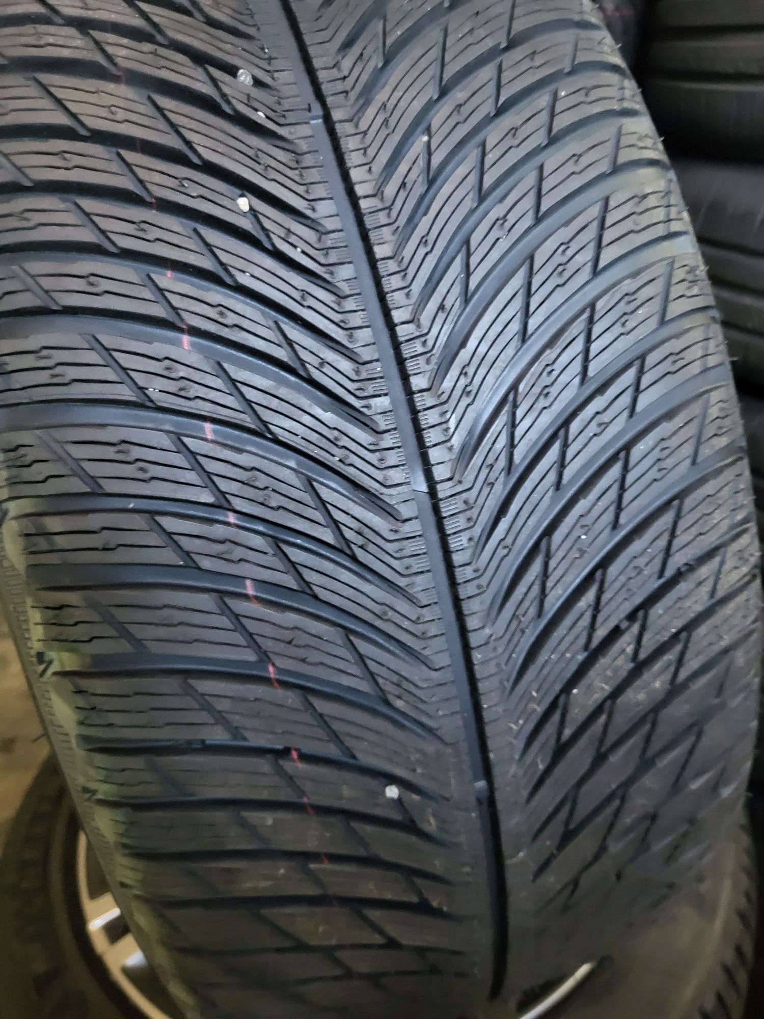 4 бр зимни 265/40/19 Michelin Alpin 5