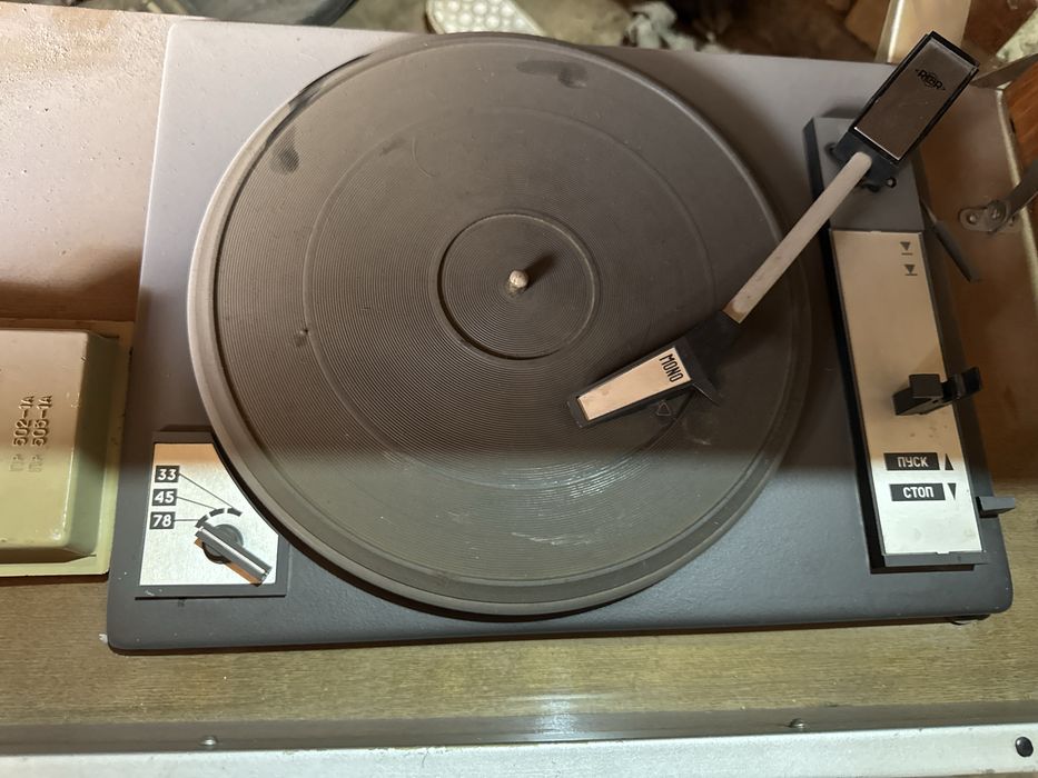 продаются виниловые проиграватели со времен ссср