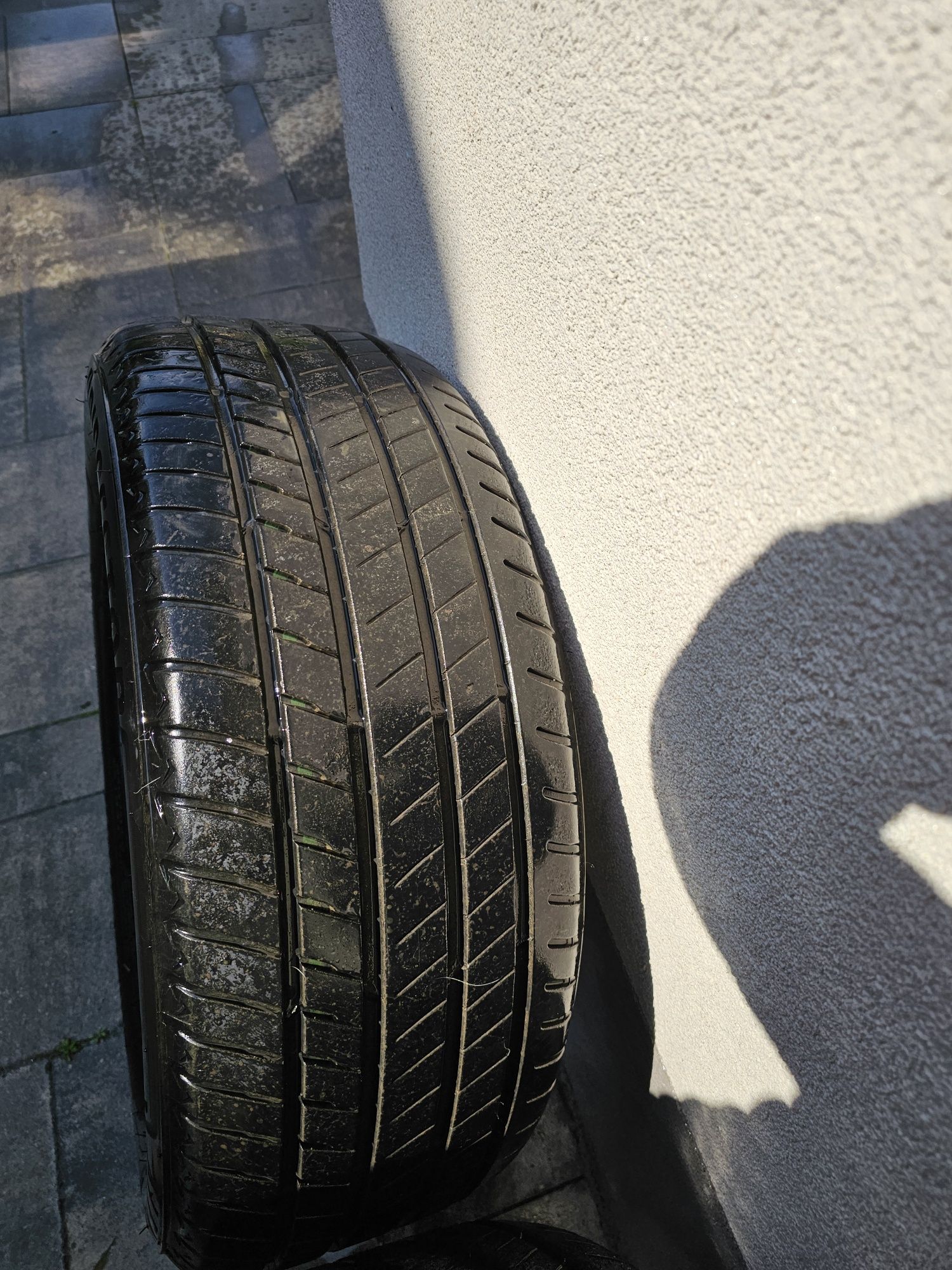 Vând 2 anvelope vara Bridgestone 245/50 R19 105W