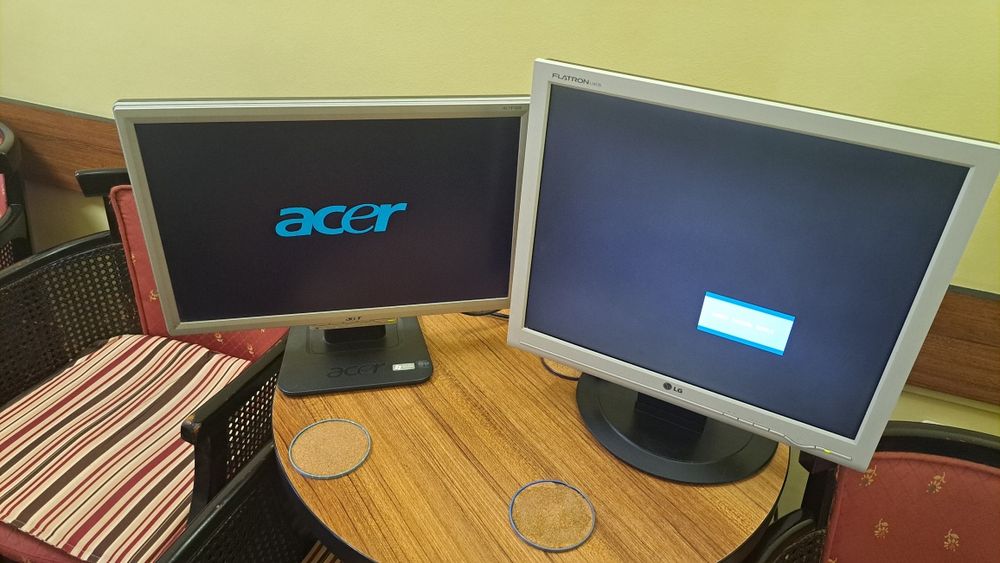 Vînd monitoare Acer și LG