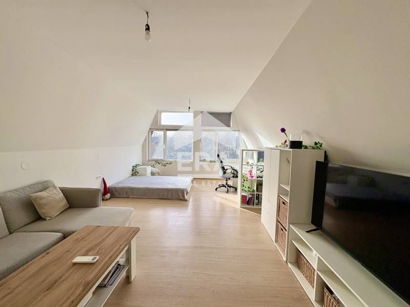 ЕРА Фаворит продава уникална дървена къща в Алпийски стил