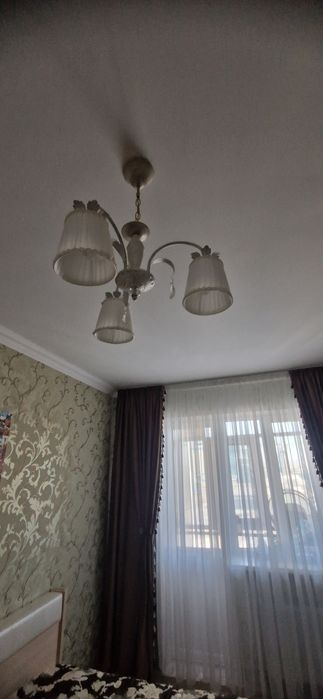 Люстра белого цвета