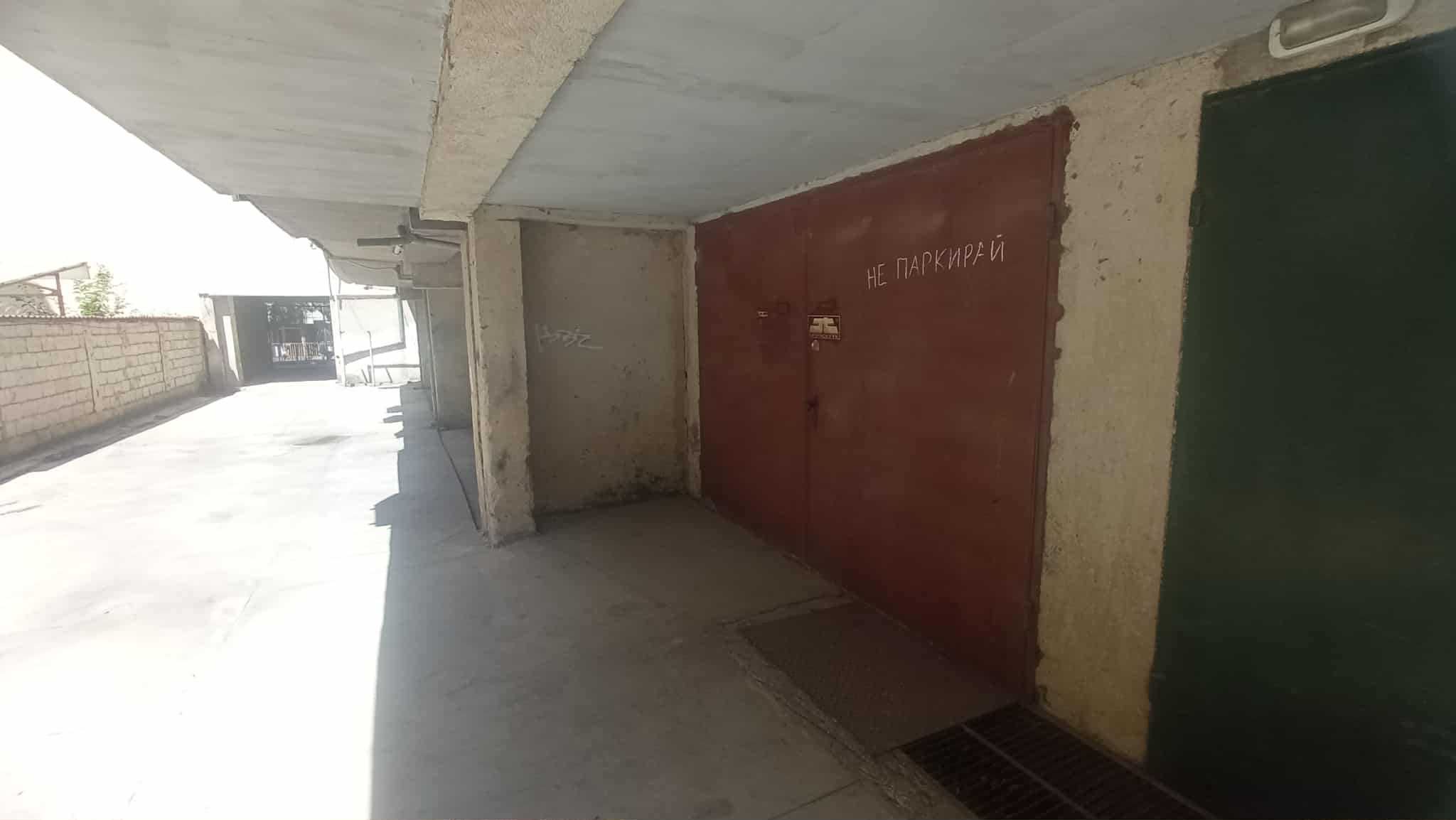 Партерен гараж във вътрешен двор под наем Варна сп. Патриарха
