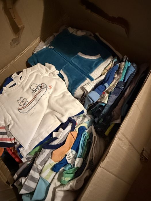 Lichidare de stoc! 40 lăzi cu haine copii + gravide – doar 2.500 lei!