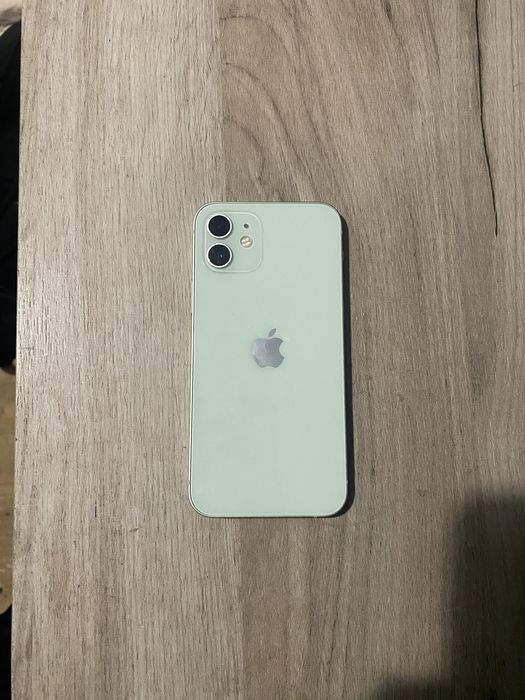 Iphone 12 + 7 кейса подарък