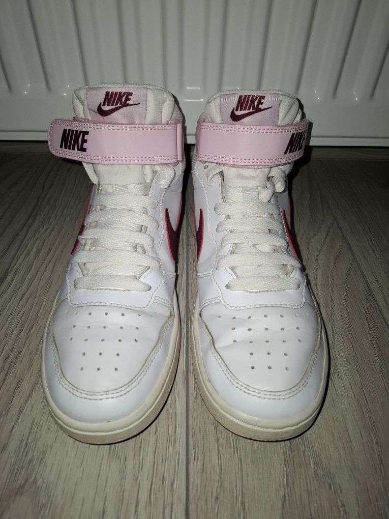 Ghete Nike       .