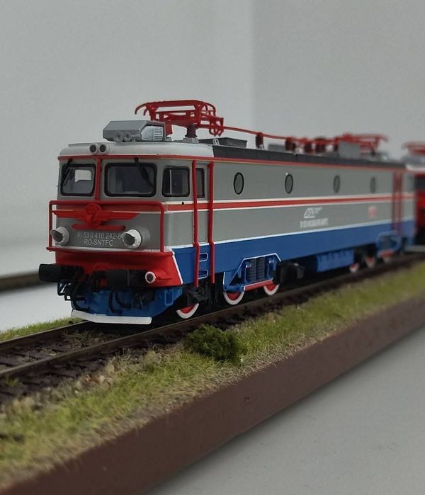 Macheta Locomotiva 060 EA CFR 242 scara HO