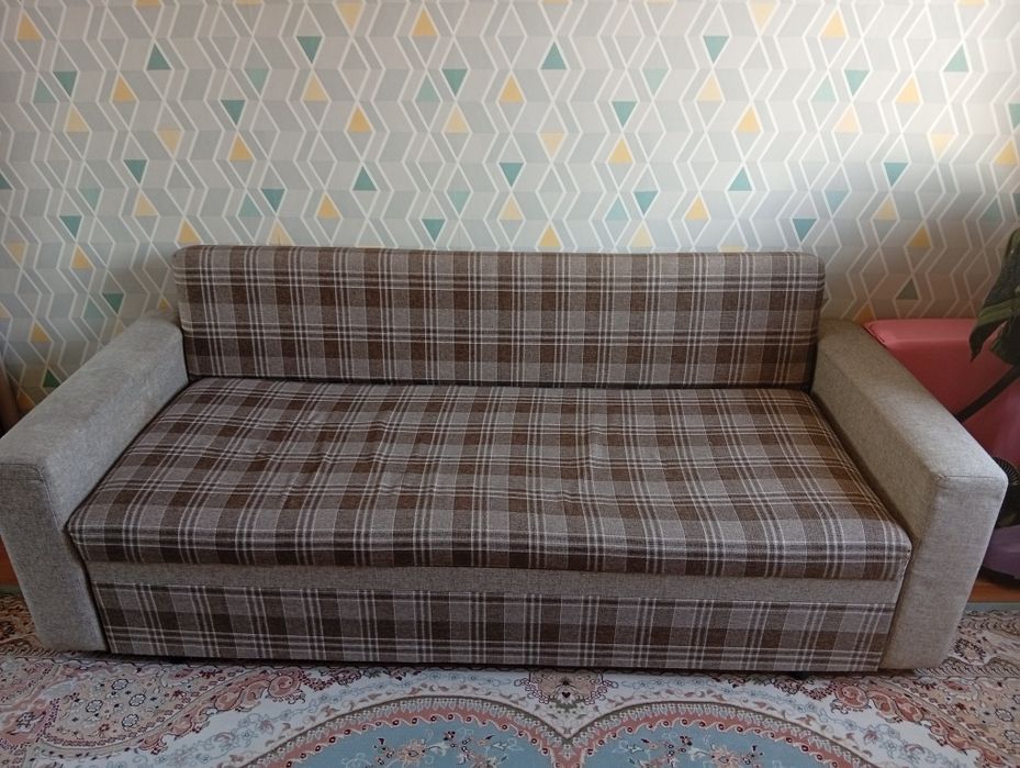 Продам диван состояние среднее