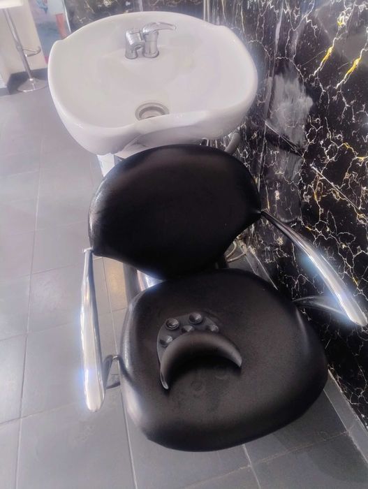 Vând chiuveta salon