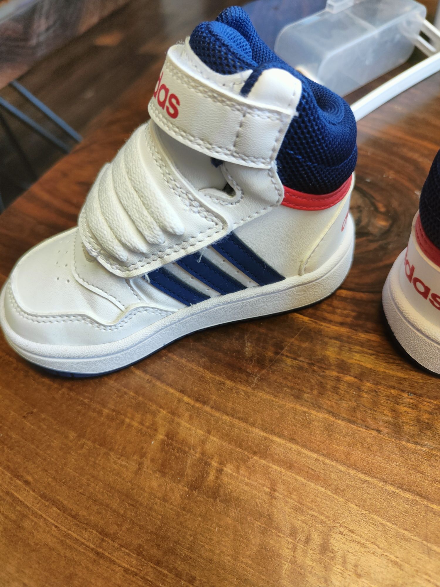 Бебешки високи кожени обувки маратонки Adidas размер 22, UK 5.5, 130 с