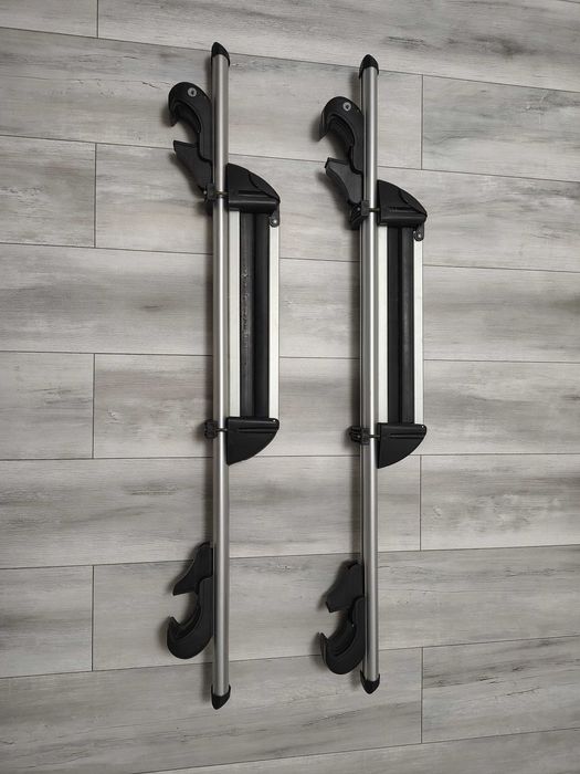 Suport schiuri auto universal – 2 schiuri / 1 snowboard cu chei