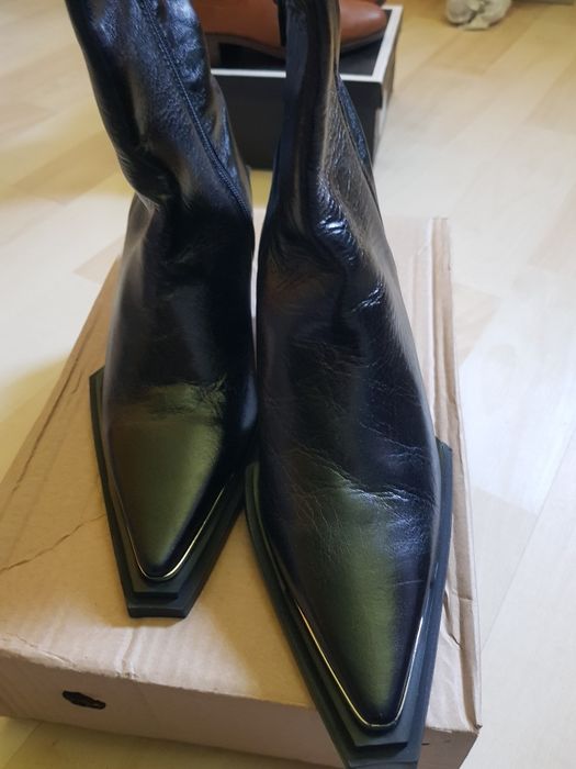 Ghete dama noi piele