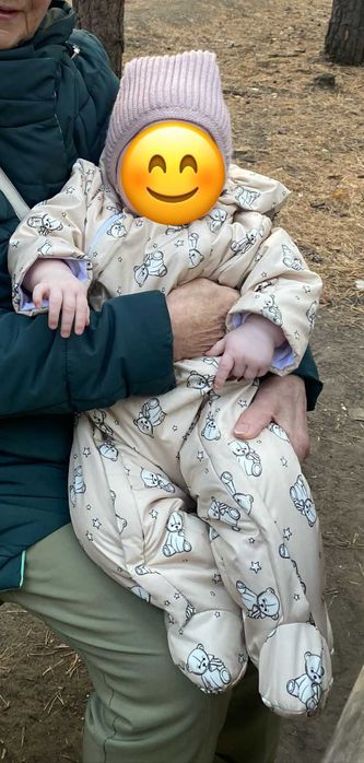 Продам комбинезон вместе с шапкой-шлемом