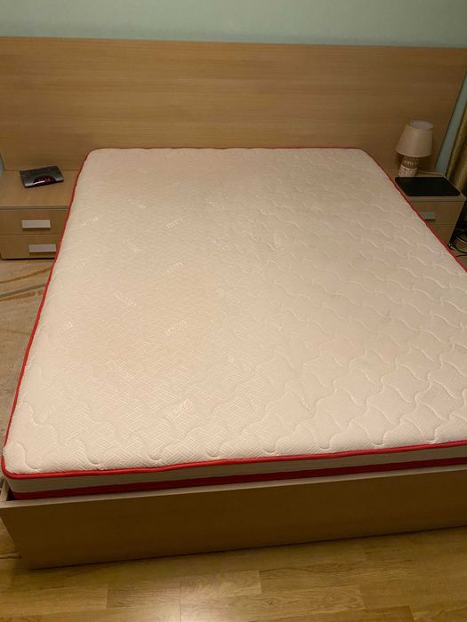 Vând pat folosit dimensiune 160X200 cm, cu saltea aproape noua.