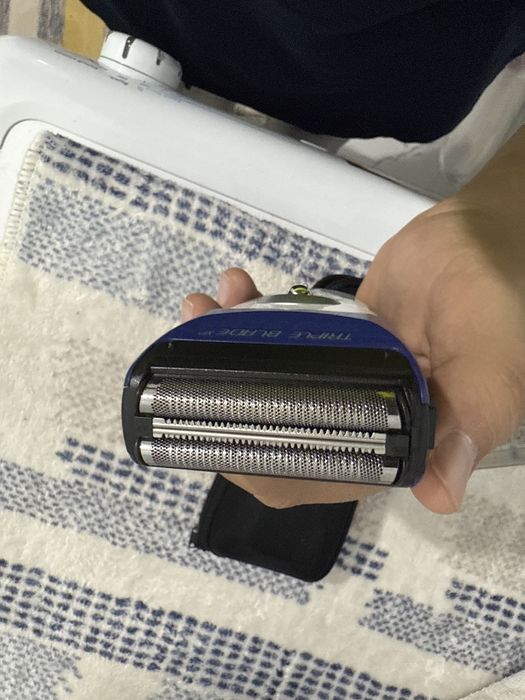 Бритва для усов нету зарядки бритва в идеальном состаяние johs компани