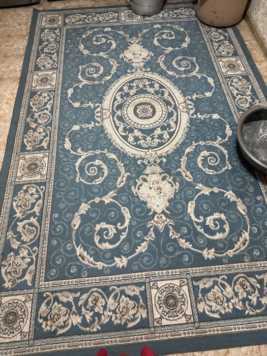 Ковер для дома голубого цвета