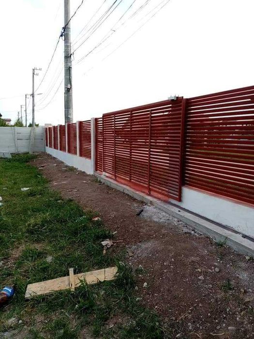 Garduri din panouri stil jaluzele, sipca metalica, tabla, plasa si BCA