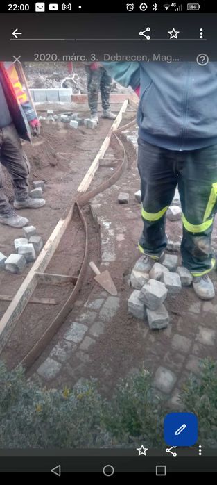 Vând piatra cubică