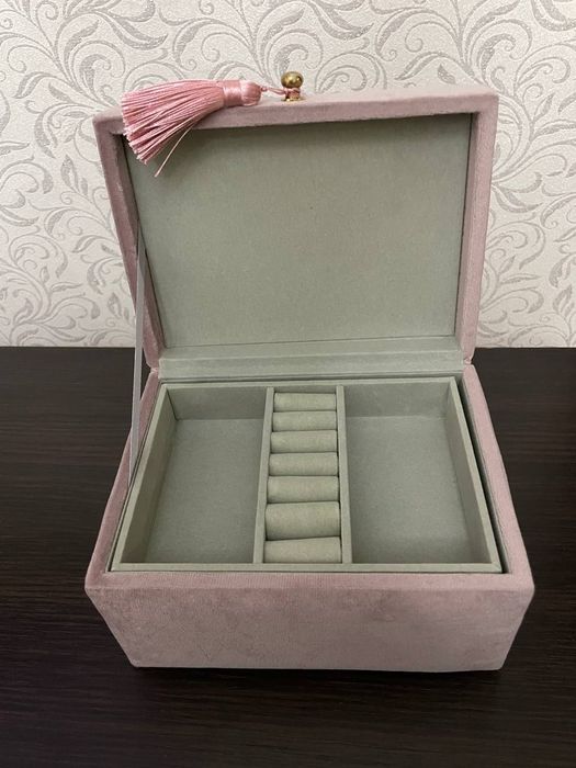 Шкатулка для украшений