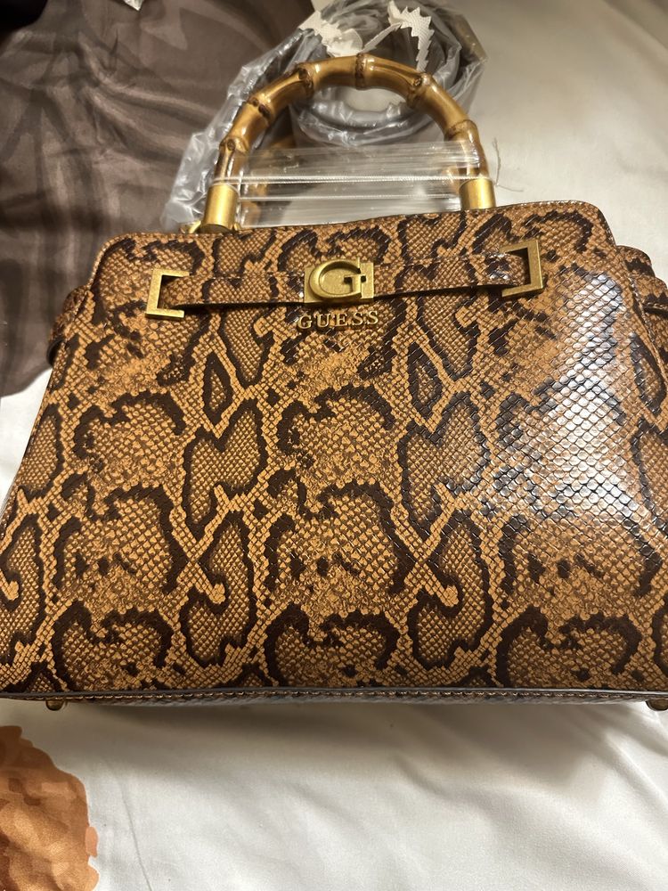 Дамски оригинални чанти guess