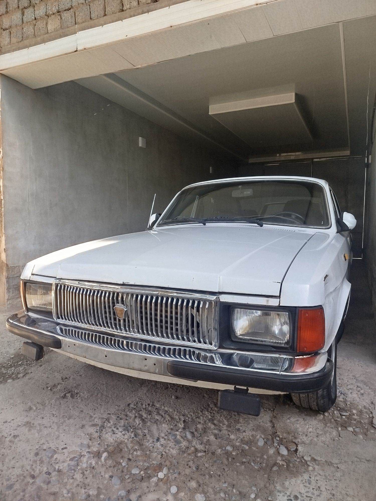 VOLGA GAZ 3102.  .