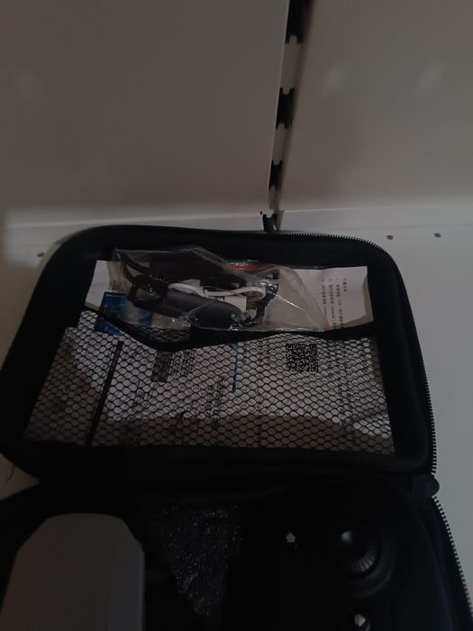 Дрон с камерой на пульте управления