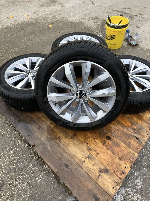 Vand jante vw 5x112 cu anvelope de iarna 215 55 17 dot 2022