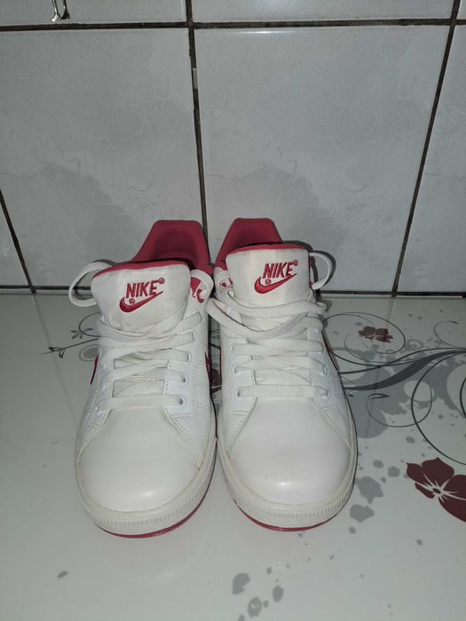 vand adidas _NIKE