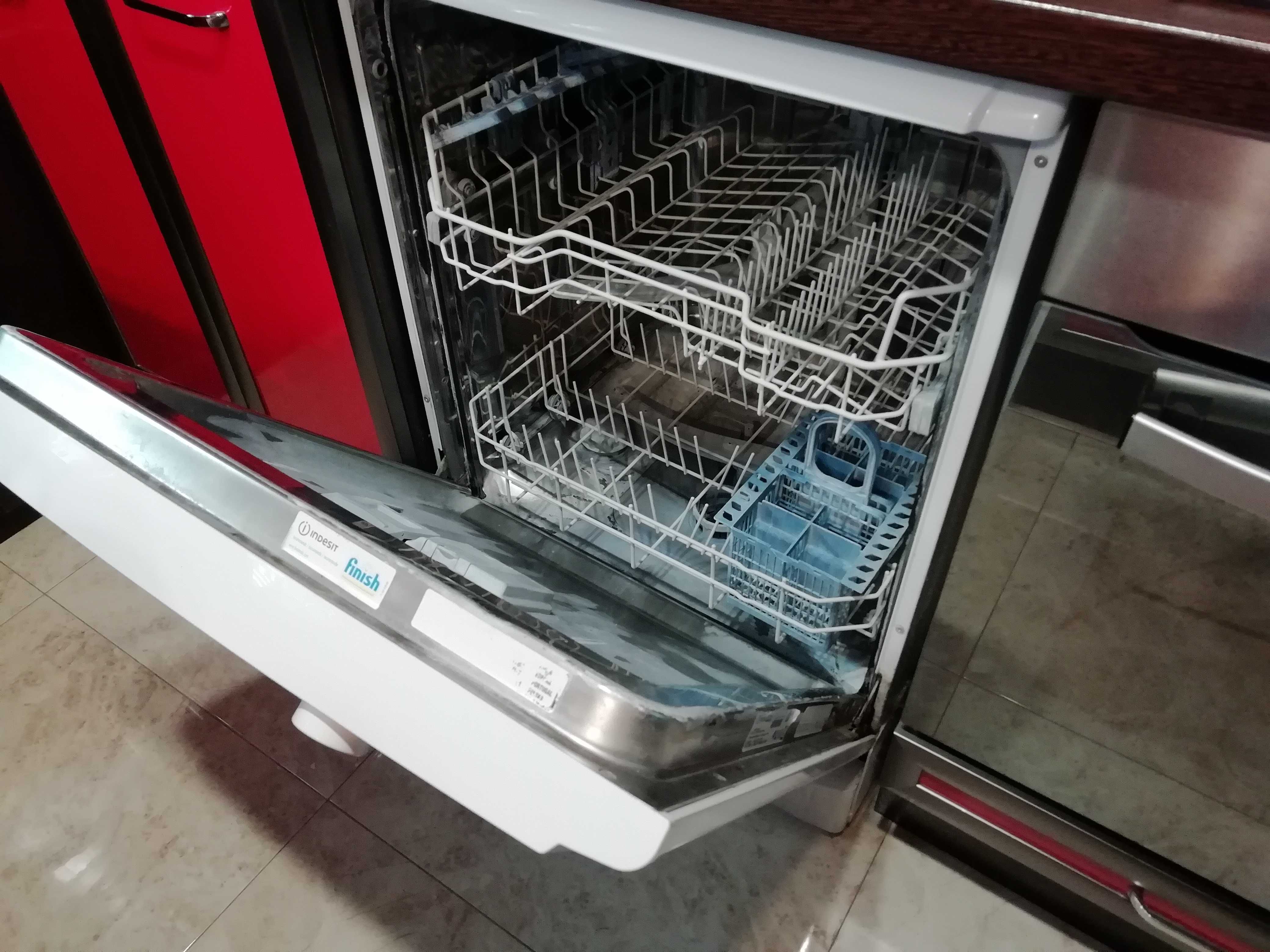 Съдомиялна свободностояща INDESIT DFG-15810 EU, може бартер за шевна
