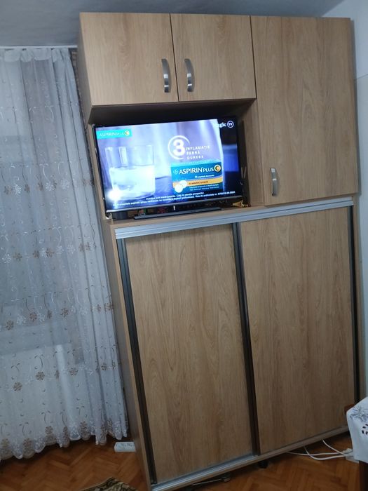 Vând dulap cu uși culisante