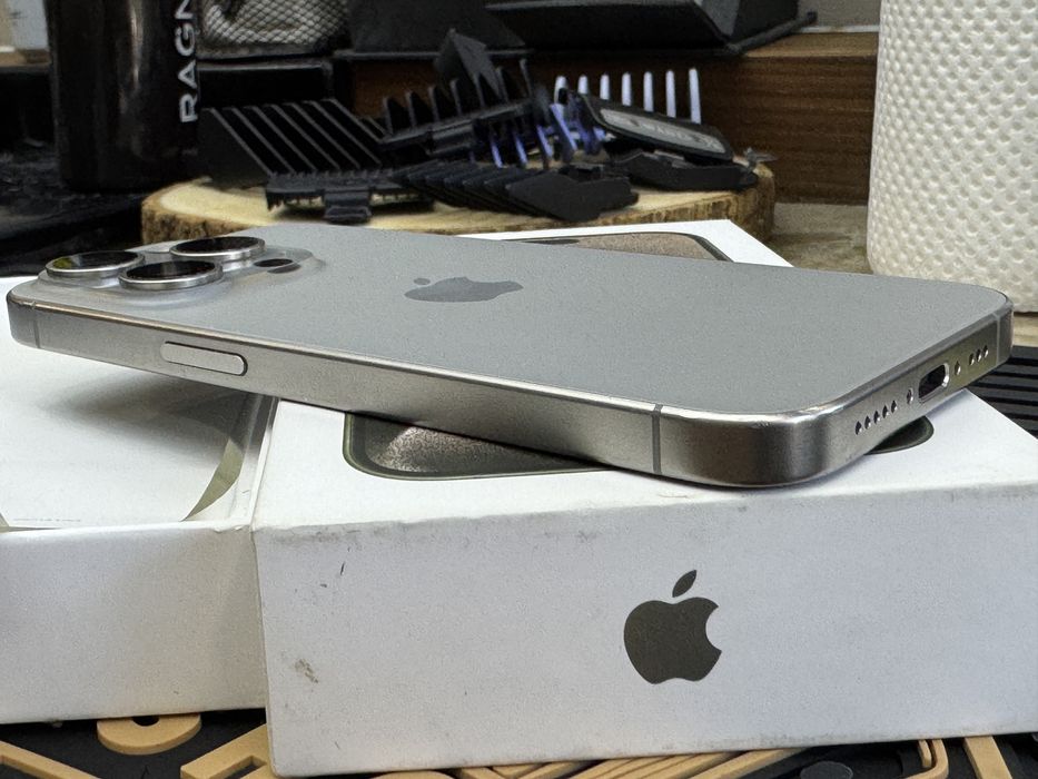 iPhone 15 Pro Natural Titanium