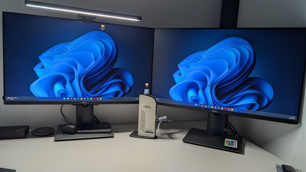 2x Dell 27" full box + docking station Fujitsu
