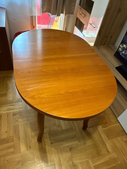 Маса от масивна дървесина цвят череша