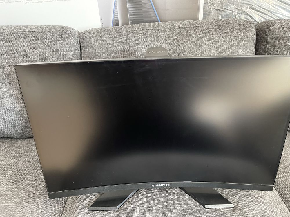 Monitor gaming GIGABYTE G27QC 27’ VA 2k 165hz 1ms