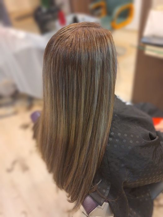 Coafeza la domiciliu ofer servicii de balaiage,vopsit,extensii