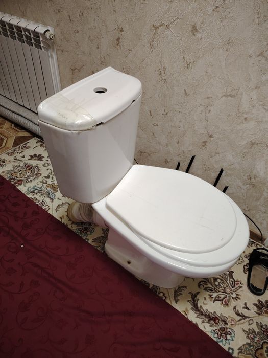 5 yillik Tualet unitaz