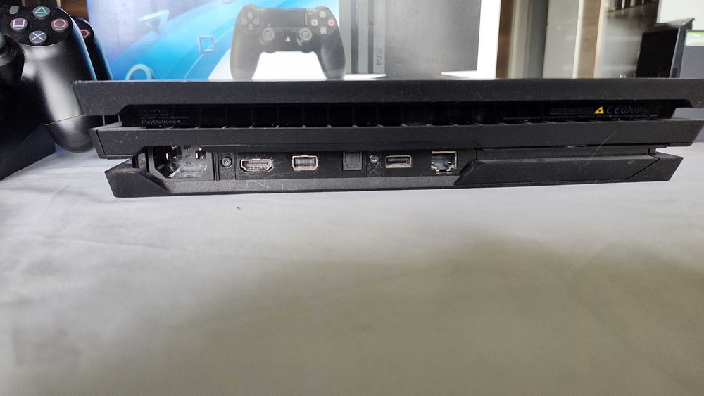Playstation 4 PRO 1TB +2 джоистика+зарядна  станция